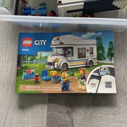 LEGO City Great Vehicles Holiday Camper Van 60283