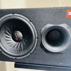 “JBL Bass Box System + 4 Kicker Door Speakers with Amp – Perfect Sound, Like New!”