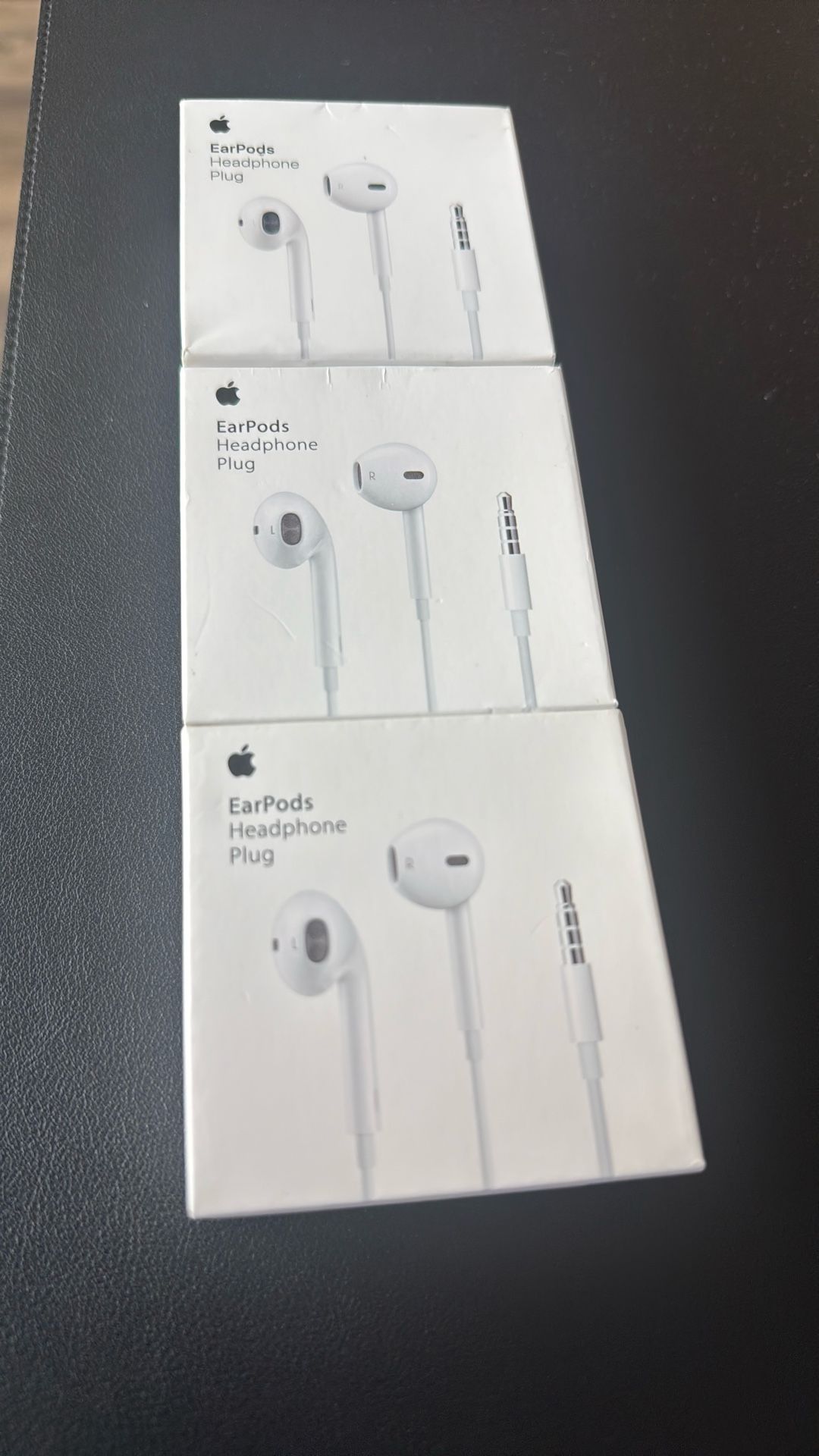Genuine Apple EarPods with Remote and Mic MD827LL/A 3.5MM