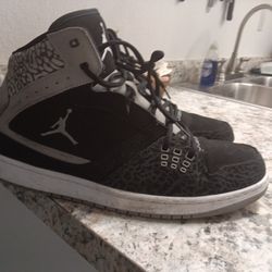 brand new pair of Jordans size 13