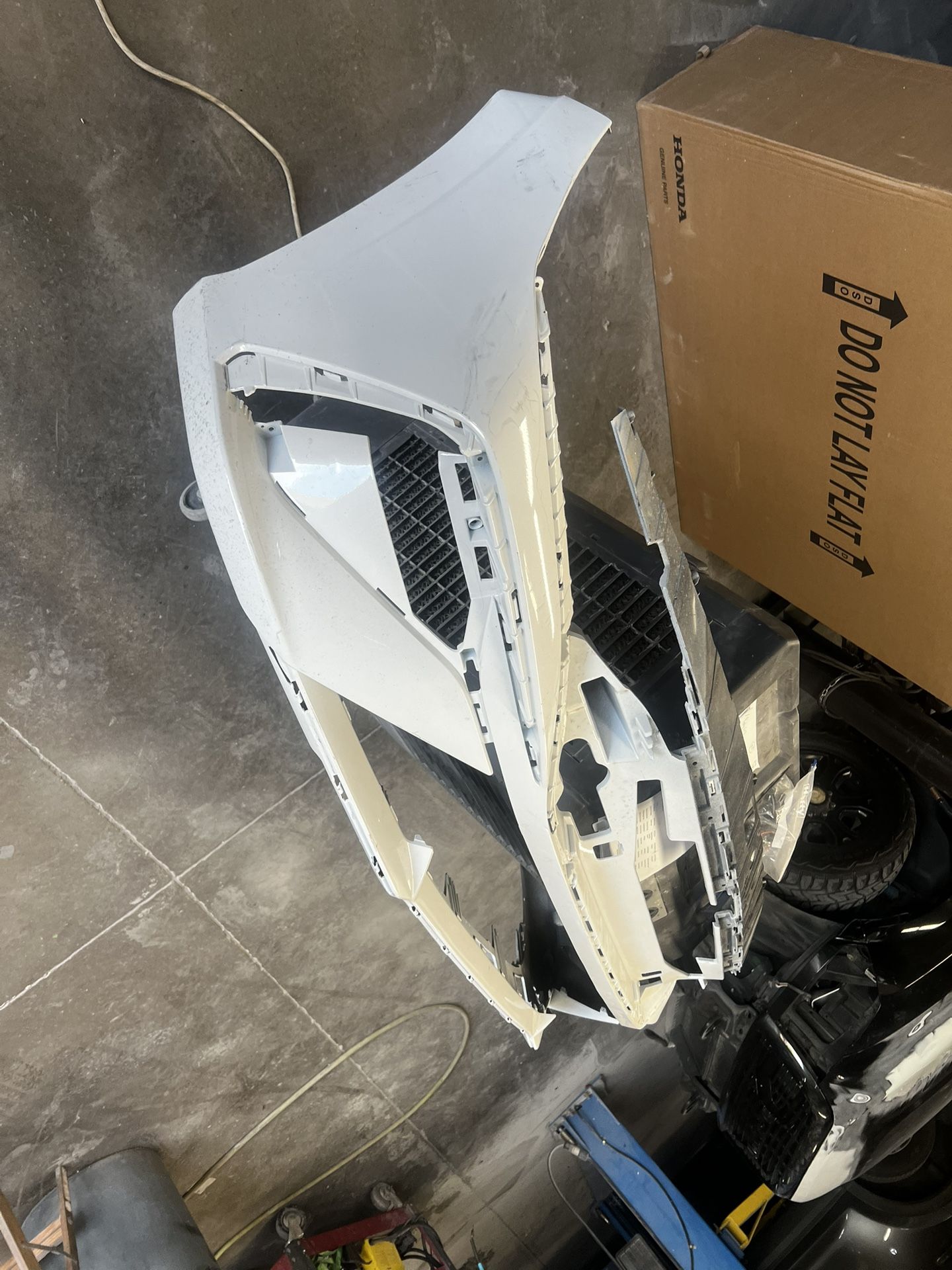 24/25 Hyundai Elantra Front Bumper Oem