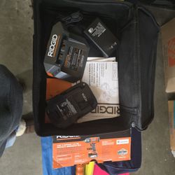 New Ridgid Charger And 2ah Battery With Bag
