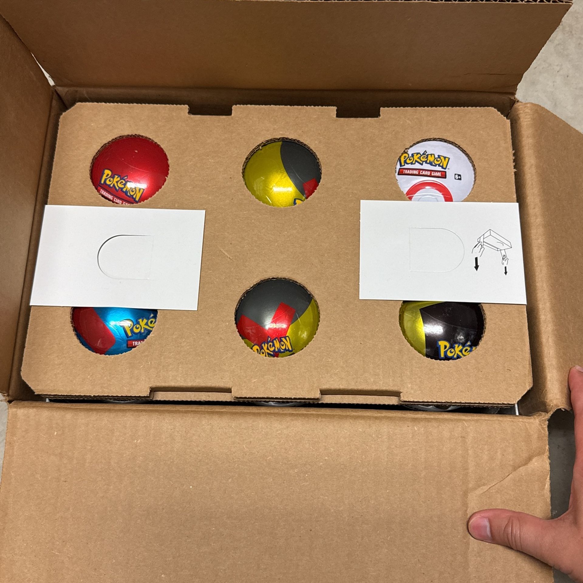 Pokeball Tins 2021