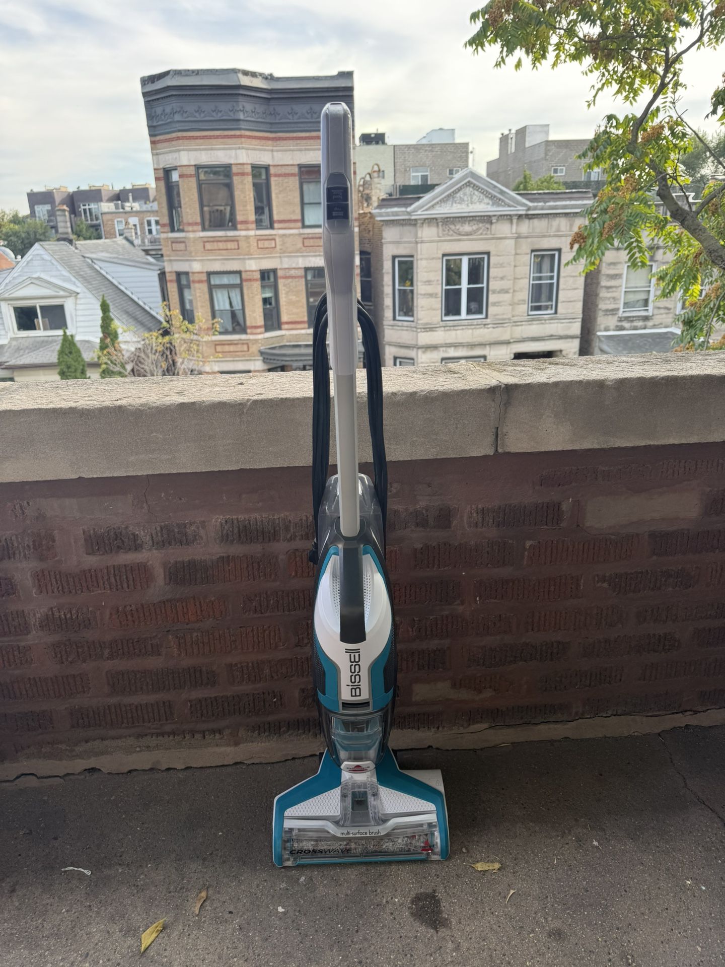 vacuum cleaner for cleaning BISSELL CrossWave All-in-One Multi-Surface Wet Dry Vac 2211W