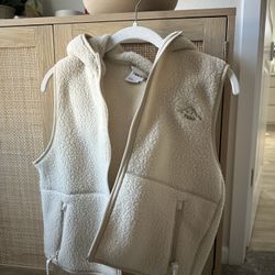Aritzia Fleece Vest 