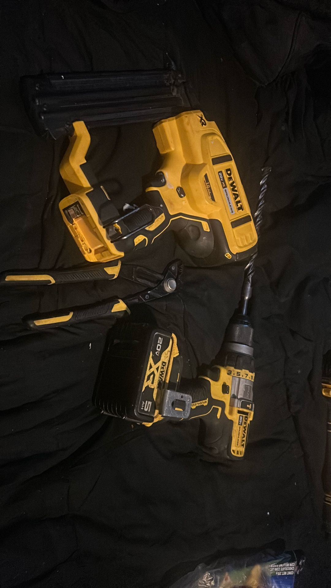 Dewalt Set.   Nailer ,hammer driver,pliers Plus 1 Battery