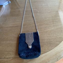 LEATHER PURSE WITH SILVER CHAIN AND CLOSURE