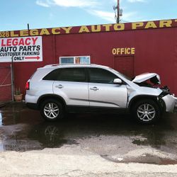 2014 KIA SORENTO  Parting Out!