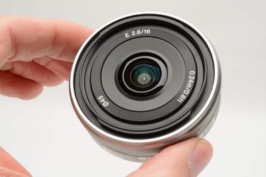 Sony 16mm f2.8 pancake lens emount