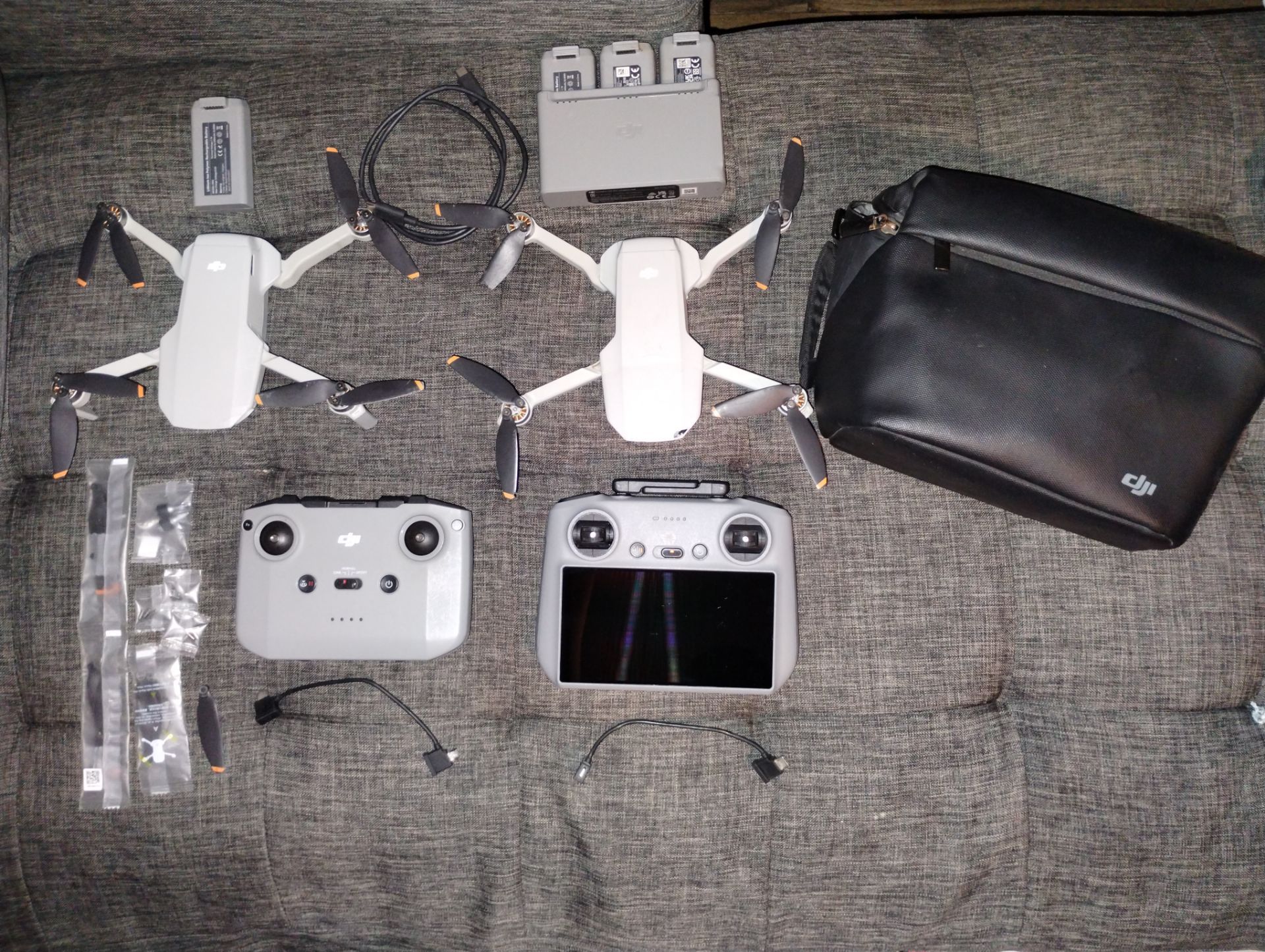 DJI Mini 2 w/ C5 controller & RC2 controller