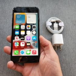 iPhone 7 - UNLOCKED - Like New  