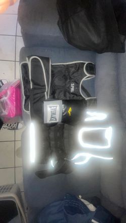 Weight vest , boxing gloves