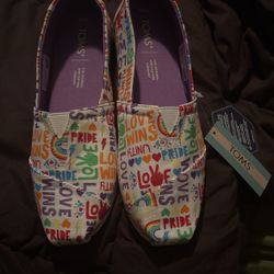 Toms Shoes