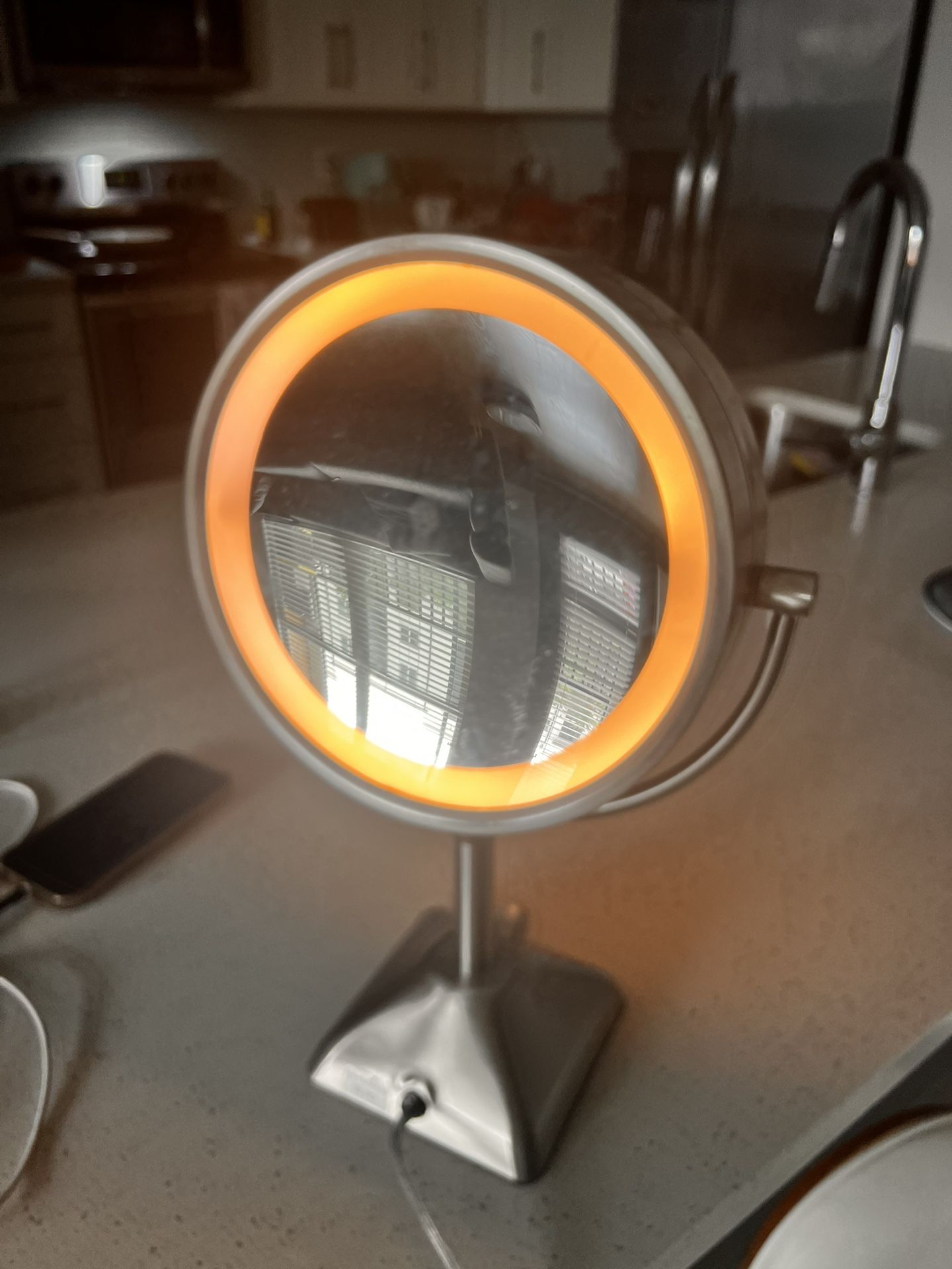 Make Up Mirror With Light 