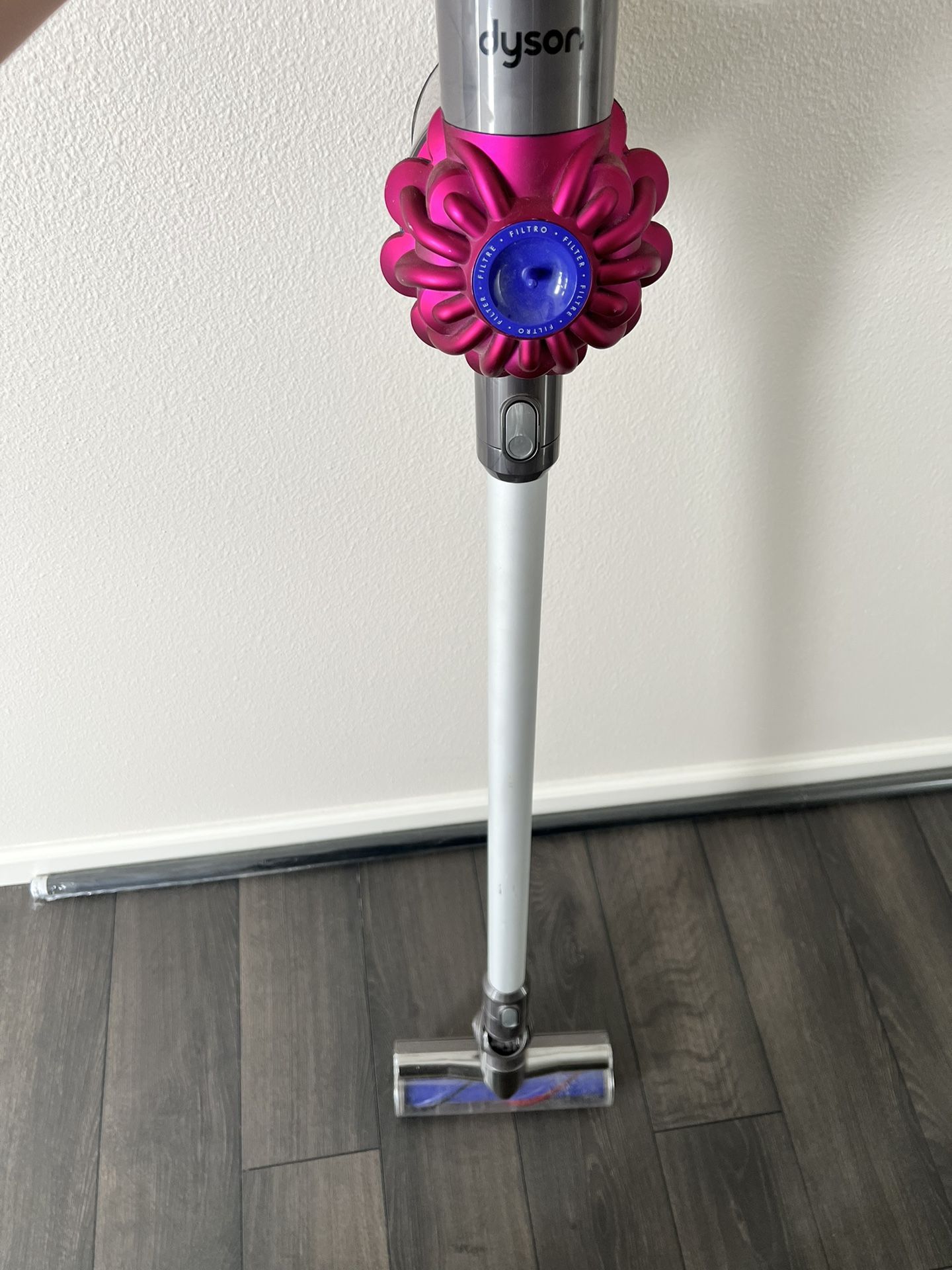 Dyson V6 Stick Vacuum Cordless for Sale in Kenmore, WA OfferUp
