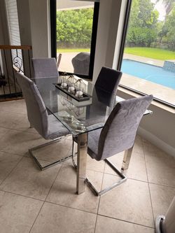 Breakfast Table with Chairs