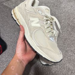 New Balance 2002r