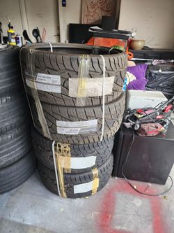 Giovanna 255/30ZR22 Tires (4)