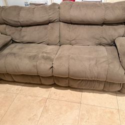 Reclining Couch & Love Seat! With 2 End Tables 