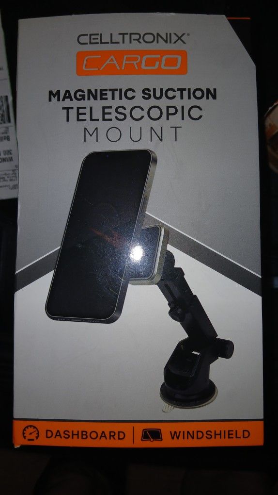 Suction Daah & Dash Cell Phone Mount