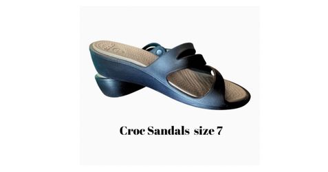 Crocs Navy and size 7 .