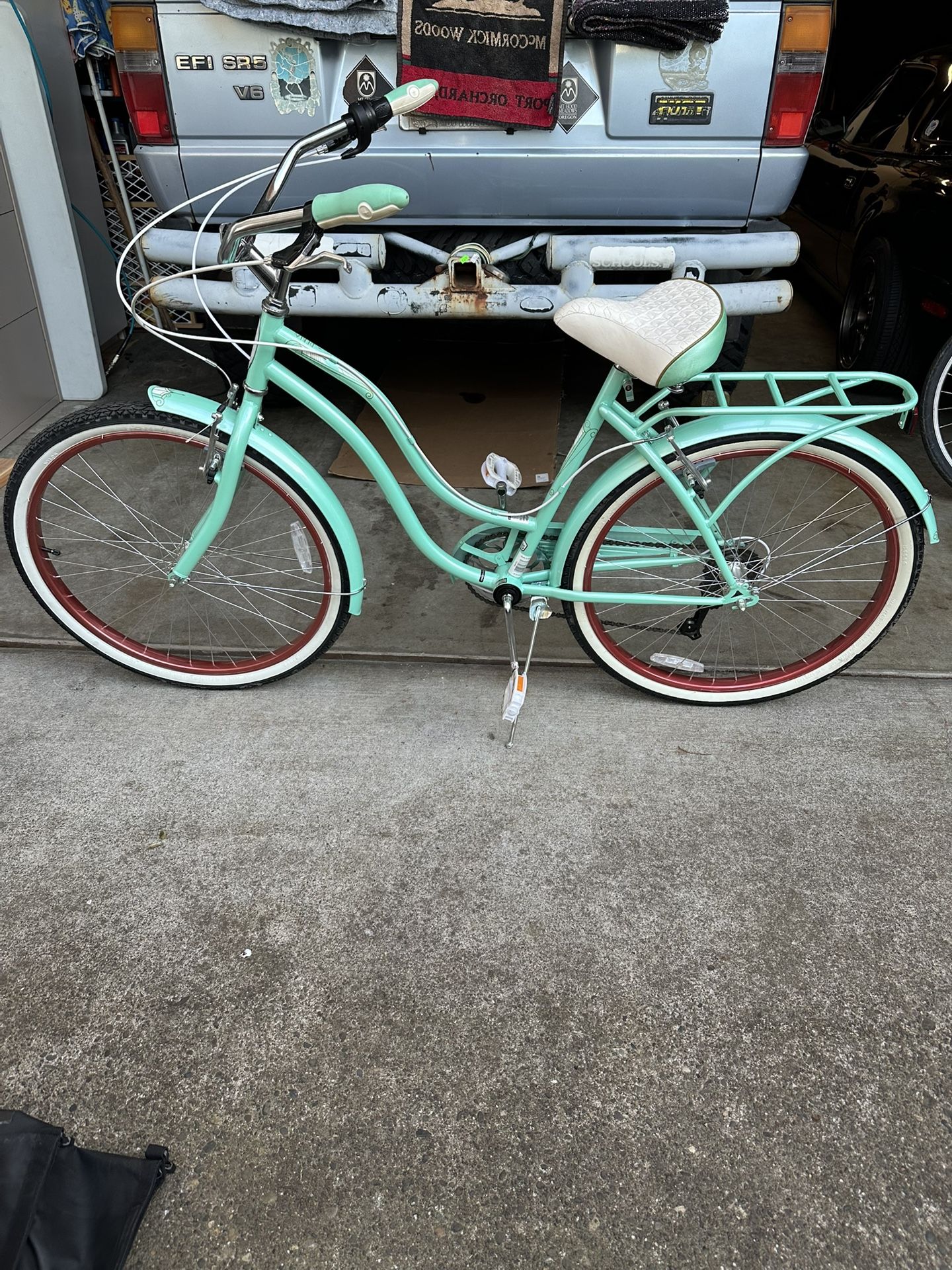 Schwinn Perla Beach Cruiser