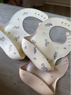 Mushie Silicone Bibs - Set of 3