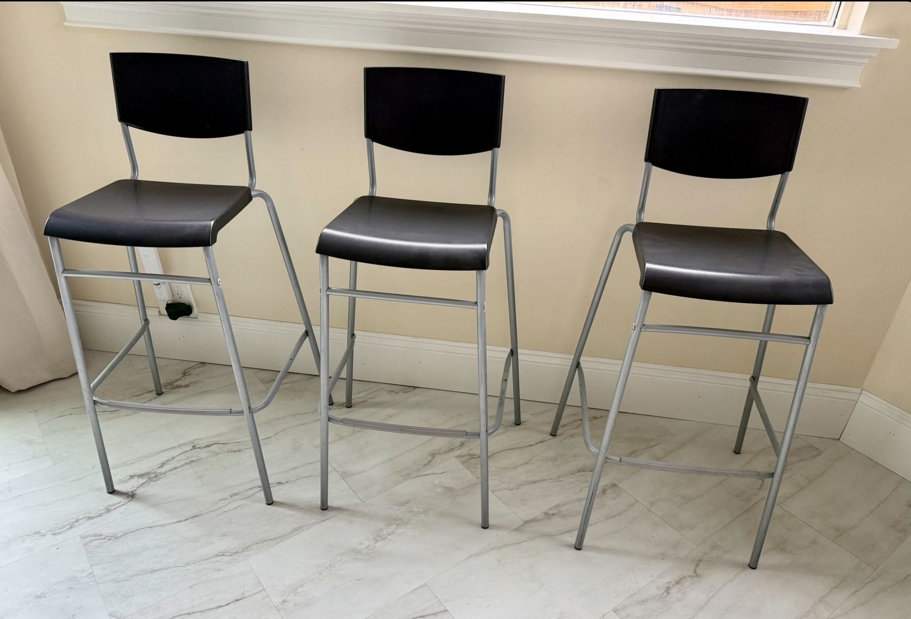 Bar stools - Black on Gray