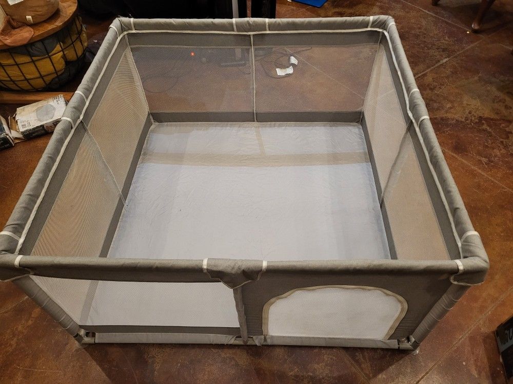 Play Pen 52" X 52" Gray With Black Bag
