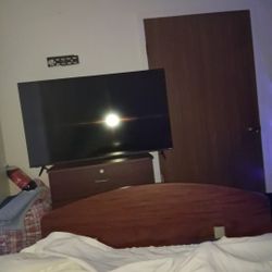 42 Inch Roku Tv Used IT FOR 3 Days 