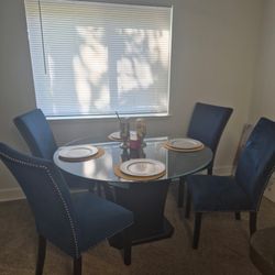 Like New Dinning Set 