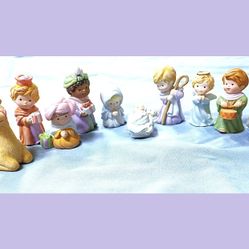 

Avon Heavenly Blessings Nativity Set 8 Pieces In Original Boxes, 1986, 3.5” high--


