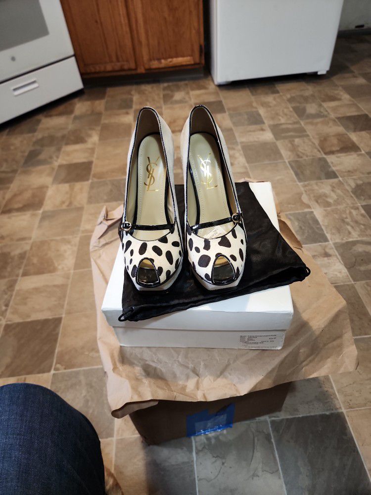 Y V E S St Lawrence Designer Platform Heels Size 8.5 Only One Twice My Daughter Save It Here Was Too High Pay A Lot Of Money For Them 450
