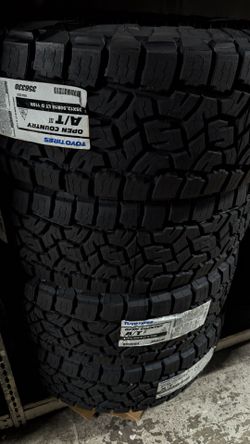 35x12.50R18 Toyo AT3📣