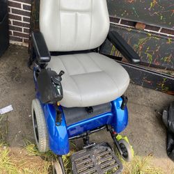 Electric wheelchair 