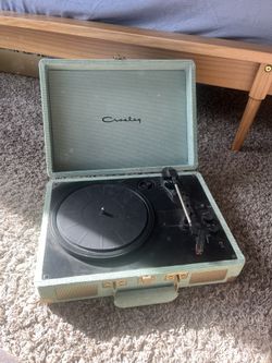 URBAN OUTFITTERS RECORD PLAYER