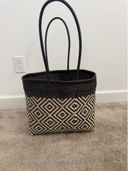 Woven tote bag