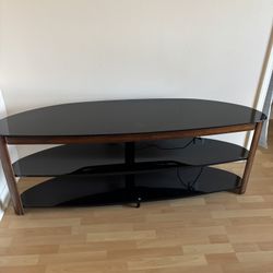 Entertainment Table 