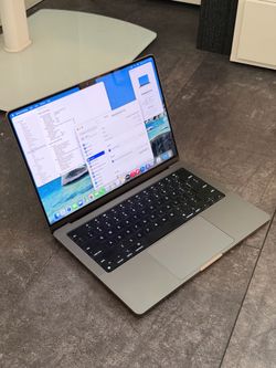 Macbook Pro 14inch M2 Pro / 16Gb / 512Gb