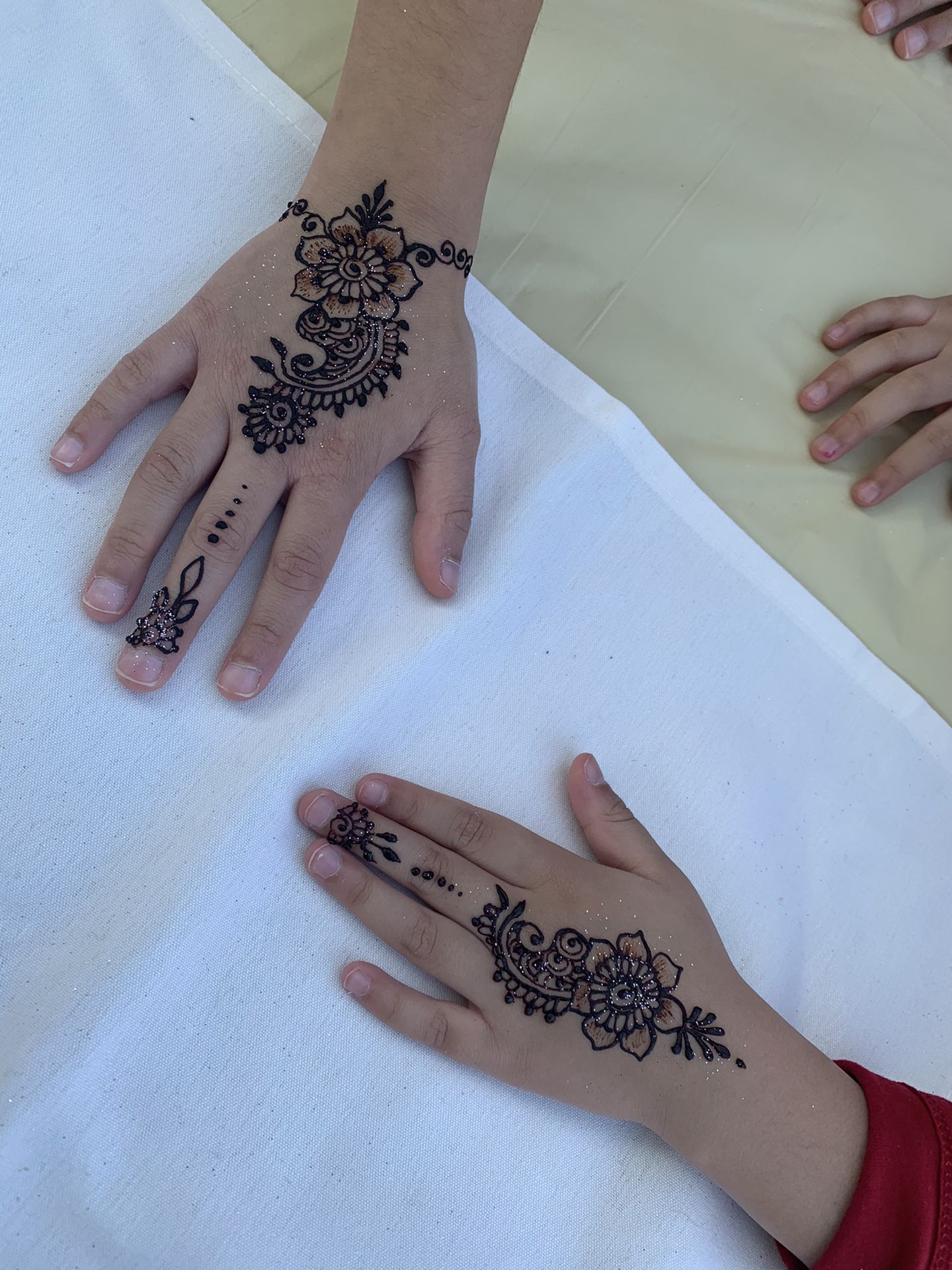 HENNA FOR EVENT, WEDDING, PARTY, ETC HIRE ME TODAY (: