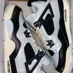 Jordan 4 “Platinum Gold”