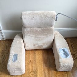BROOKSTONE BACKREST MASSAGER WITH READING LIGHT