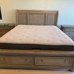 Lettner Light Gray King Sleigh Storage Bedroom Set - Like New