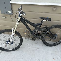 Specialized demo 8 downhill bike