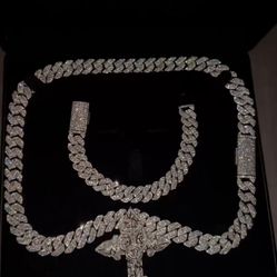 Vvs moissanite solid Cuban with pendant 