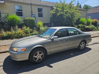 2000 Toyota Camry LE - Bulletproof A-to-B Car, Runs Great! OBO
