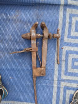 Vintage pegleg vice very old