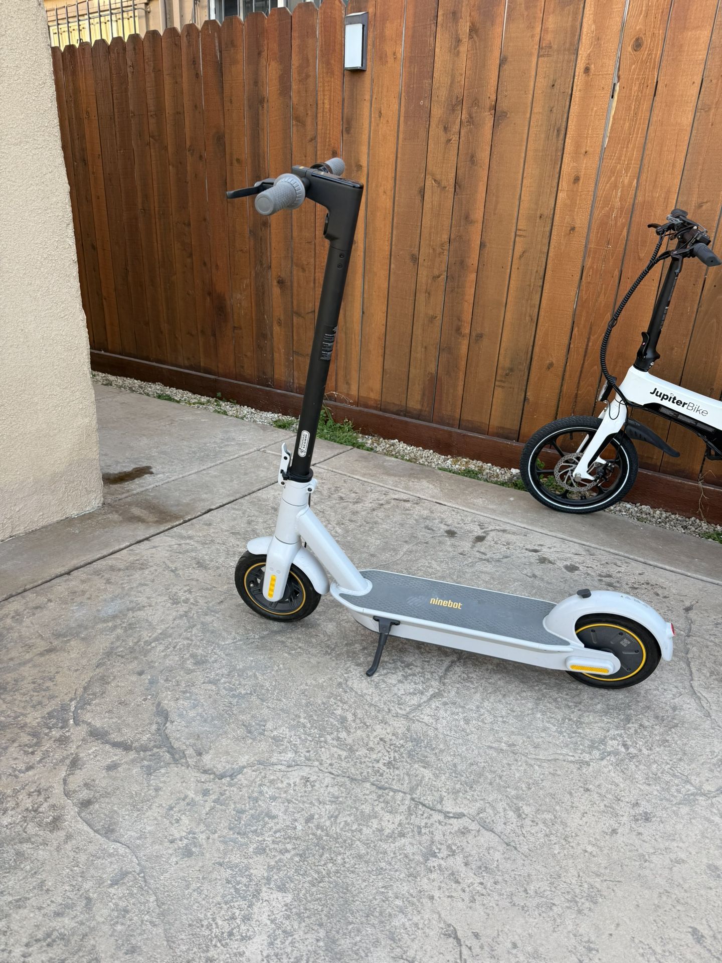 Ninebot KickScooter MAX G30LP Electric Scooter