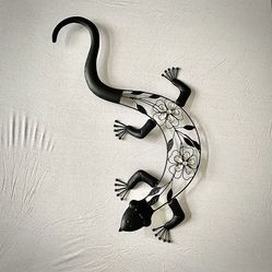 Metal Gecko Wall Art – Pick Up Today – Unique Home Accent Piece – Excellent Condition
