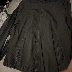 Lululemon women’s packable windbreaker